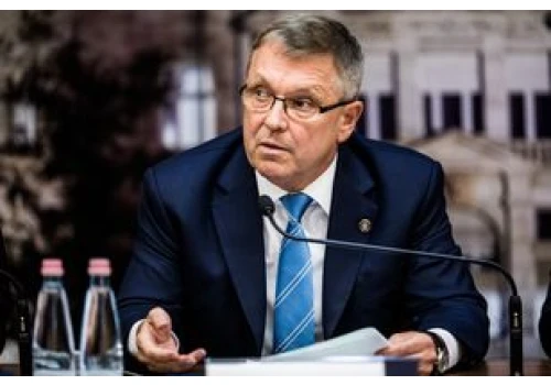 Rozliczenia na Węgrzech. Szukają syna współpracownika Orbana