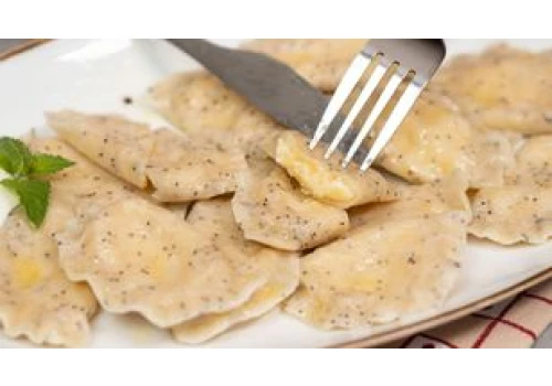 Przepis dnia na piegowate pierogi z serem i jabłkiem. Inne wersje przestaną się liczyć