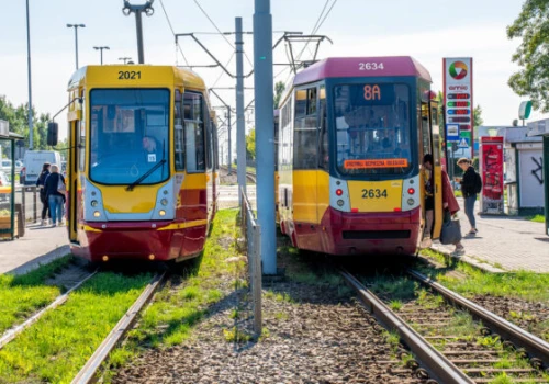 „Czarna szyna” wydłuża drogę hamowania tramwajów. MPK apeluje o ostrożność