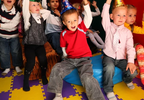 Jej syn nie chodzi na urodziny koleżanek i kolegów. 