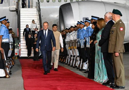 Premier Tusk w Indiach. Zabrał ze sobą liczną delegację polskiego biznesu