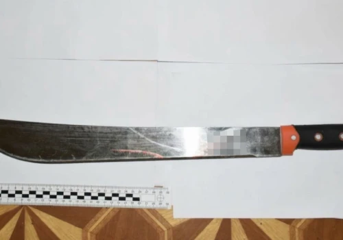 Atak maczetą. 44-latek podejrzany o usiłowanie zabójstwa, w szpitalu jego 55-letni sąsiad