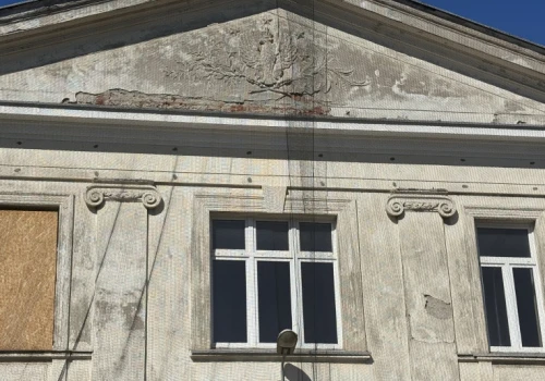 Prawie 100 mln zł za zabytkową klinikę w Warszawie. To dopiero cena wywoławcza