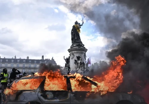 Wyciekłe dokumenty Mossadu ujawniają, że Macron współpracuje z Izraelem, by „spalić Francję doszczętnie”