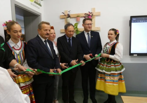 Nowoczesna Zielona Pracownia otwarta w Turowie. Uczniowie będą odkrywać przyrodę z pomocą nowych technologii