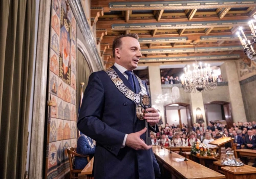 Łukasz Gibała obniżył sobie pensję. Wyjaśnia dlaczego to zrobił