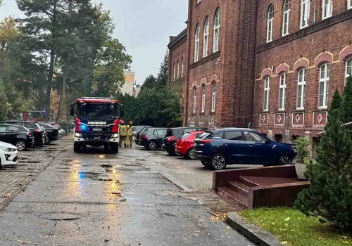 Pożar w szkole w Sulęcinie. Ewakuowano 400 osób, kilkoro uczniów potrzebowało pomocy