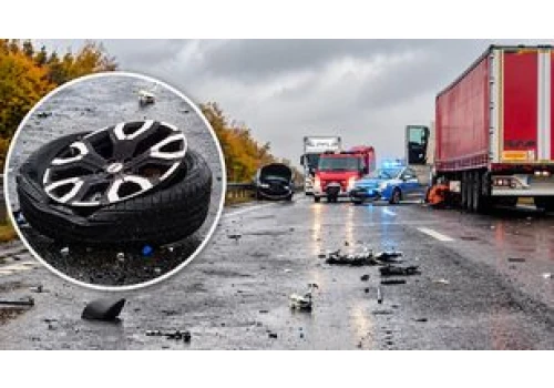Groźna kraksa na S10! 84-latek wyprzedzał ciężarówkę