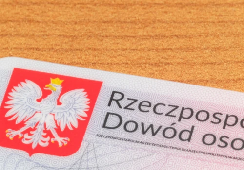 Zmiany w dowodach osobistych od 1 grudnia. MSWiA szykuje ułatwienia dla seniorów i rodziców