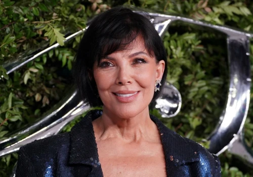 Kris Jenner wybrała panterkę. Ten płaszcz przyciąga spojrzenia