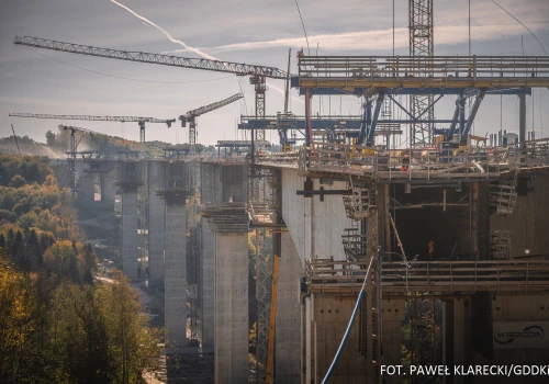 Najwyższa estakada w Polsce. Na S19 budują drogę 80 metrów nad ziemią