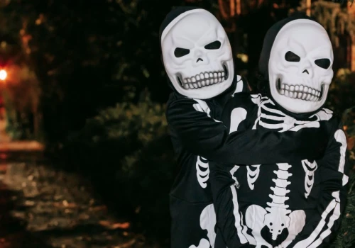 Księża znowu wypowiedzieli się o Halloween. Ostrzegają przed "tańcem z potępieńcem"
