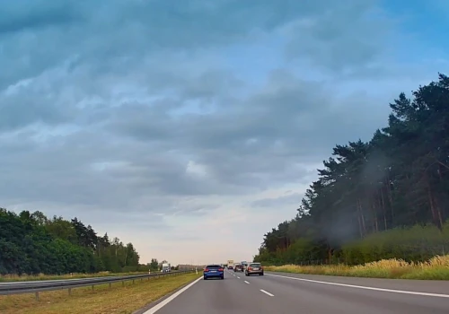 Dziecko nagrało jazdę ojca: 257 km/h na S6. Nagranie wywołało burzę w sieci