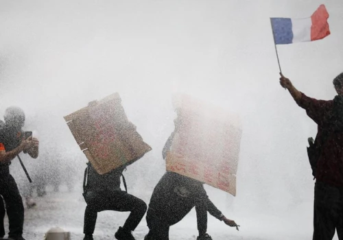 Francja ma nie lada problem. Inwestorzy żądają coraz więcej