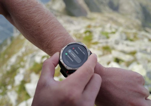 Amazfit T-Rex Dual Solar z funkcją LiveShare. Przydatny dodatek, ale z dala od cywilizacji zamilknie