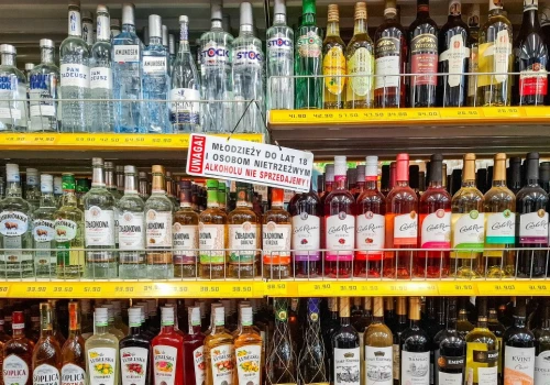 Alkohol będzie droższy. Sejm uchwalił podwyżkę akcyzy od przyszłego roku