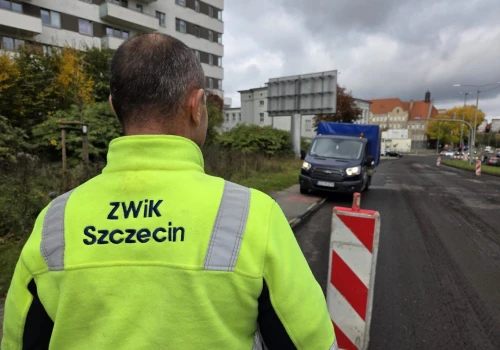 Nowe stroje dla ekip ZWiK. W Szczecinie trwają prace przy studzienkach i wpustach