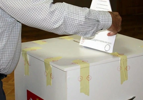Ustawa dotycząca zniesienia dwukadencyjności odrzucona