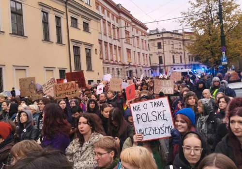 „Moje ciało, moja sprawa”. Protest Strajku Kobiet przeszedł przez Kraków