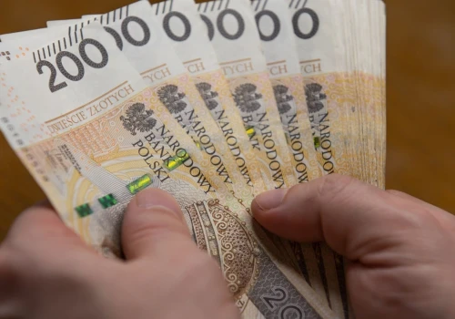Tyle trzeba zarabiać, by dostać 7 tys. zł emerytury z ZUS. Można się zdziwić