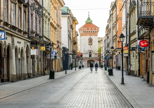 Turyści walą tu drzwiami i oknami. Polskie miasto bije rekordy, ale nie wszyscy się cieszą