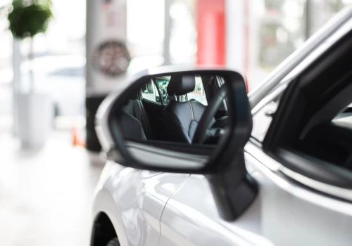 Nowe auto z rabatem na 200 tys. zł. Koncerny idą na całość