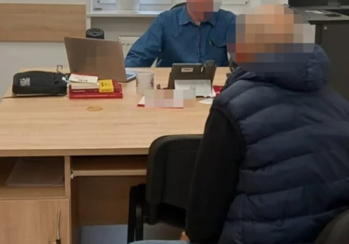 Odpalona raca, materiały pirotechniczne i narkotyki. Trzech mężczyzn zatrzymanych po meczu w Pruszkowie