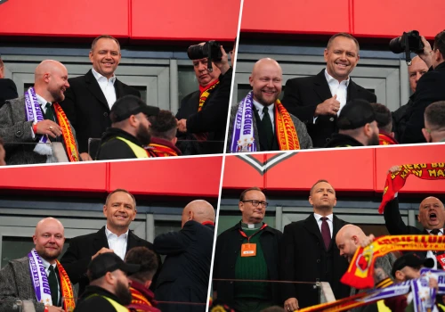 „Karol Nawrocki!” niosło się po stadionie w Białymstoku. Tak kibice przywitali prezydenta