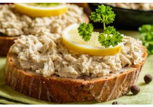 Dodaj łyżkę do pasty z makreli. Wyjdzie bardziej kremowa