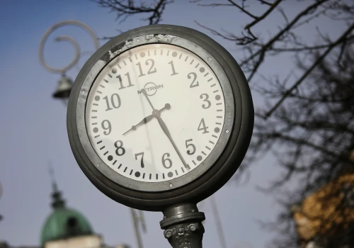 Zmiana czasu. Pracujący w nocy będą pracować dłużej, ale zarobią więcej