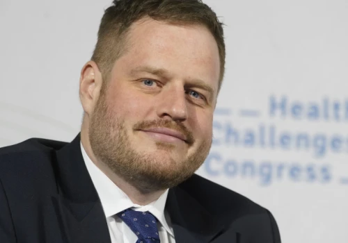 Zakaz pracy na NFZ od miesiąca do 8 lat. Cieszyński: zły dzień dla złodziei