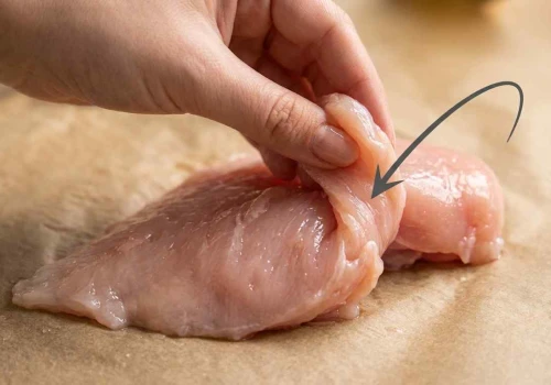 Wszyscy odcinają tę część kurczaka. Zrób to, a zyskasz kotlet bez dziur