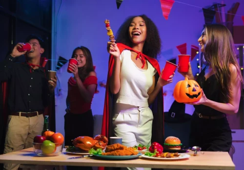 Co Polacy zamawiają na Halloween? Królują dyniowe kawy, słodycze i popcorn