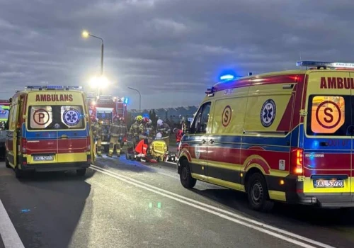 Tragedia pod Kluczborkiem. Nie żyje mężczyzna, droga zablokowana