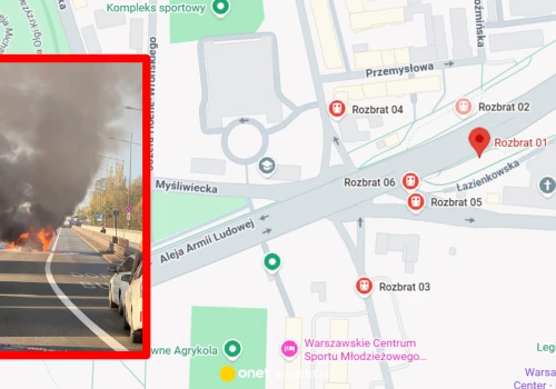 Pożar samochodu na Trasie Łazienkowskiej. Duże utrudnienia