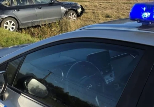 Miała ponad 2,5 promila i wiozła 5-letnią córkę. Auto dachowało