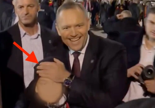 Nawrocki pozował z chłopcem do zdjęcia, nagle… zdjął mu czapkę! Wszystko przez TEN symbol