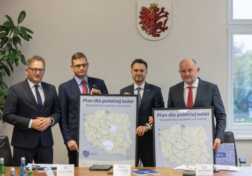 Toruń bezpośrednio, a Bydgoszcz pośrednio. Szybka kolej z dala od serca regionu