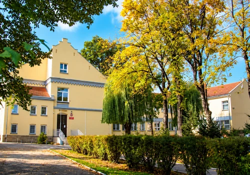 „Bez nas nie ma tej szkoły”. Mocny głos rodzica po zakazie wstępu do placówki
