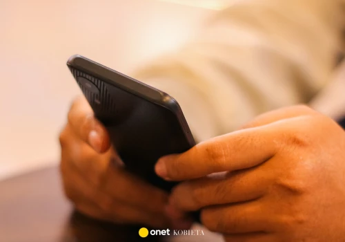 Wysłała telefon wart 1,9 tys. zł. Oszust podstępnie ją przechytrzył
