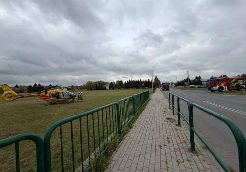 Nie żyje trzylatek najechany karetką podczas pokazów w przedszkolu