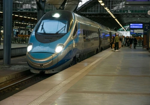 Pociągi staną w nocy na godzinę. Tak kolej radzi sobie ze zmianą czasu