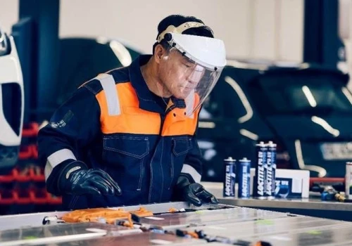 Henkel rozwija ofertę produktów do napraw baterii i napędów elektrycznych