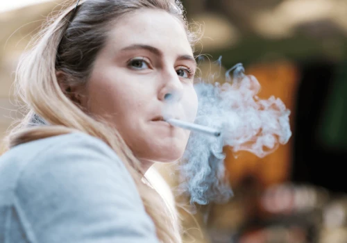 Marihuana a palenie papierosów. Co ujawnia badanie?