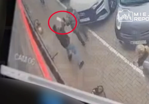 Mamy nagranie brutalnego ataku nożownika w centrum Warszawy