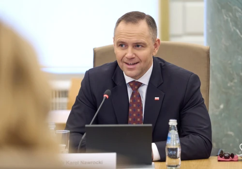 Dwukadencyjność posłów? Niech Karol Nawrocki powie „sprawdzam!”… i rozwiąże dwa największe polskie kryzysy.