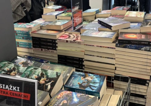 Dlaczego książki są drogie? Poszliśmy na Targi w Krakowie, by zapytać o ceny