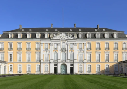Na dwór trafił przez... niski wzrost. Został architektem, którego pałace zachwycają od 300 lat