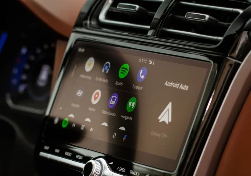 Więcej Gemini w samochodach. Google aktualizuje Android Auto