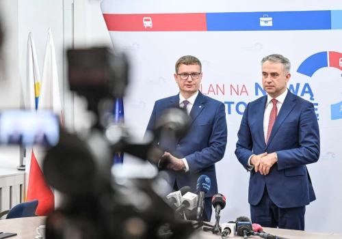 Gawkowski żąda polskich moderatorów w socjalach. Grozi milionami za dezinformację
